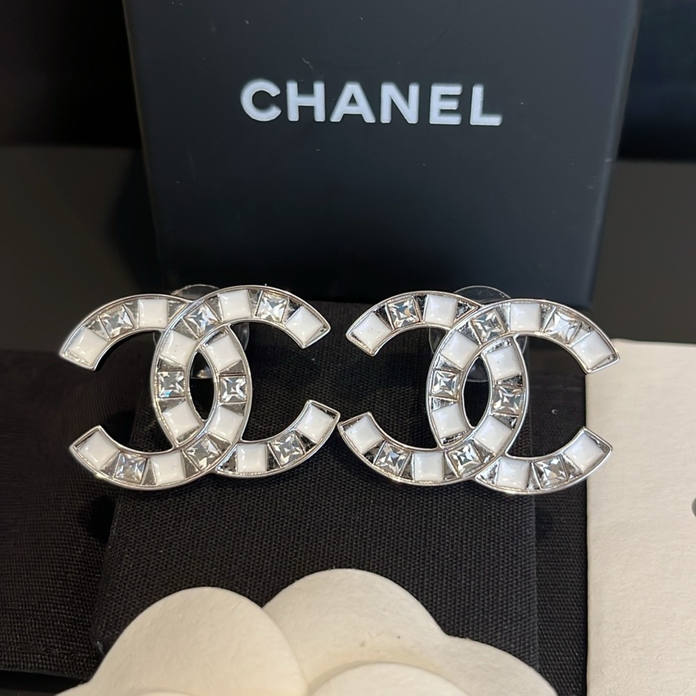 ❌SOLD❌ Chanel LARGE 25C White Silver Crystal CC logo earrings - NEW with RECEIPT